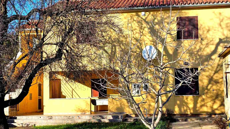 Istria, Pula, Prilika, Beautiful house in Valdebek with a nice yard