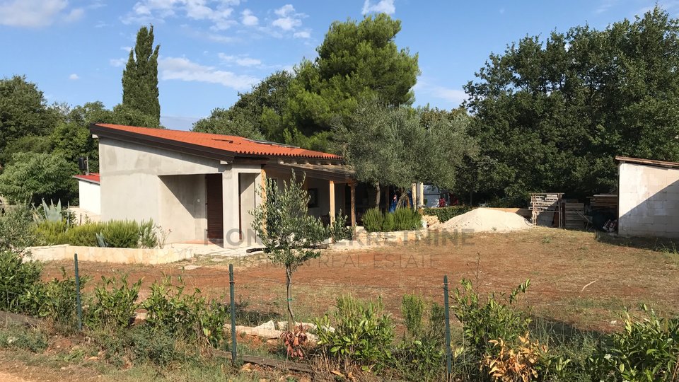 Istra, Peroj, lepa legalizirana hiša s 500 m2 vrta
