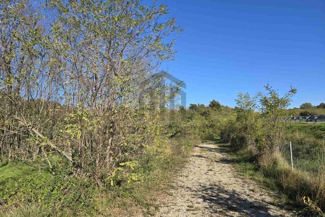 Istria, plot, Nice large land next to the highway