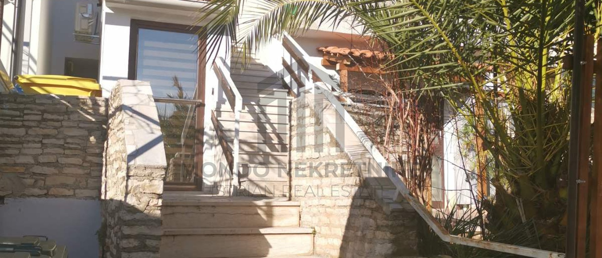 Istra, Pula, stan, apartman 41 m2 i lijepo dvorište