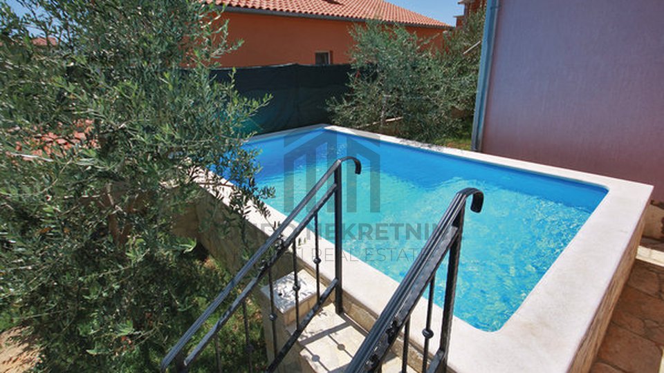Istria, Ližnjan, house with swimming pool with three apartments