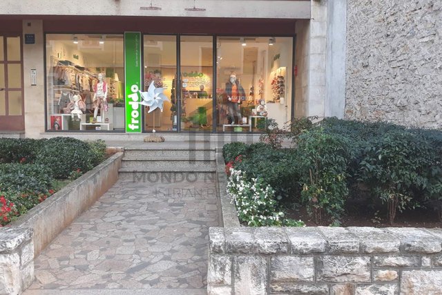 Istra, Pula, center - oddamo poslovni prostor 70m2