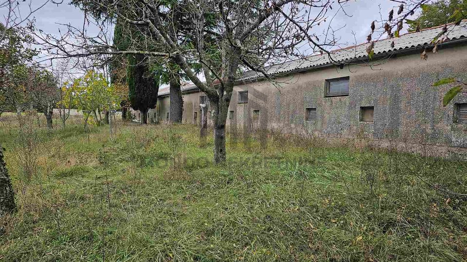 Istria Žminj building land 1600 m2 with three-phase electricity and water on the plot